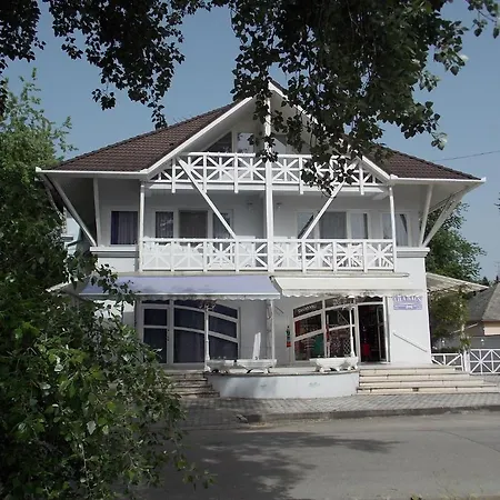 Apartament Lila Haz